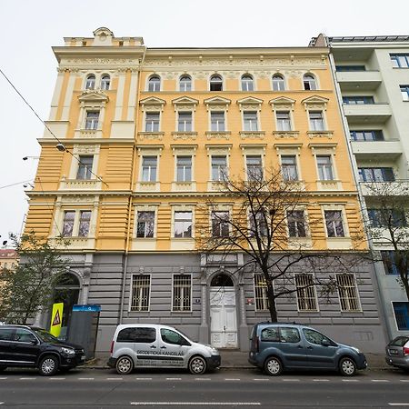 Apartment Sokolska Prag Exteriör bild