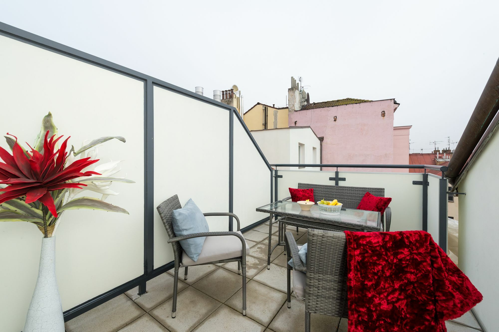 Apartment Sokolska Prag Exteriör bild